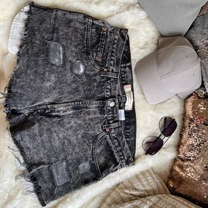 Black Levi’s Denim Cutoffs, sz 34